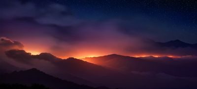 鲤鱼乡夏夜萤火虫营地，密密麻麻的萤火虫在竹林间飞舞发光，背景是满天繁星，梦幻如画